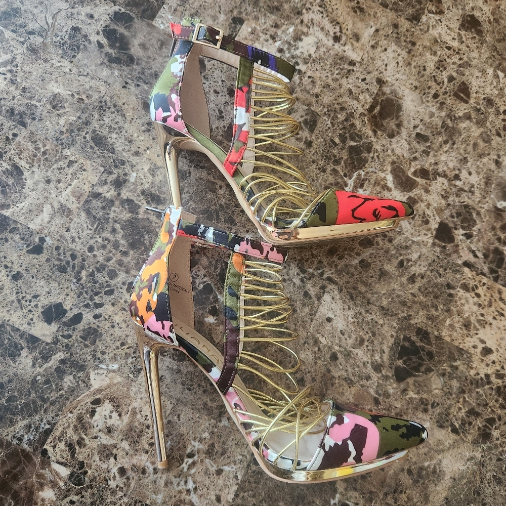 Liliana Fabric Floral Pointy Toe Strappy Metallic Platform Stiletto Heels Size 7